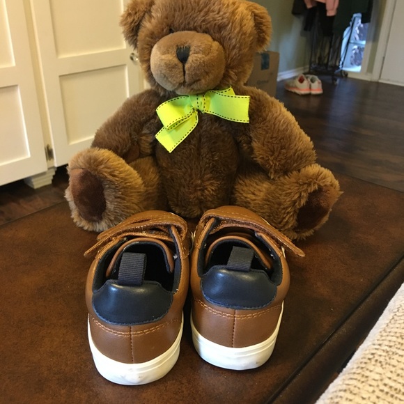 Old Navy Toddler, Triple Strap Dress Sneaker; sz 7 - Picture 2 of 7